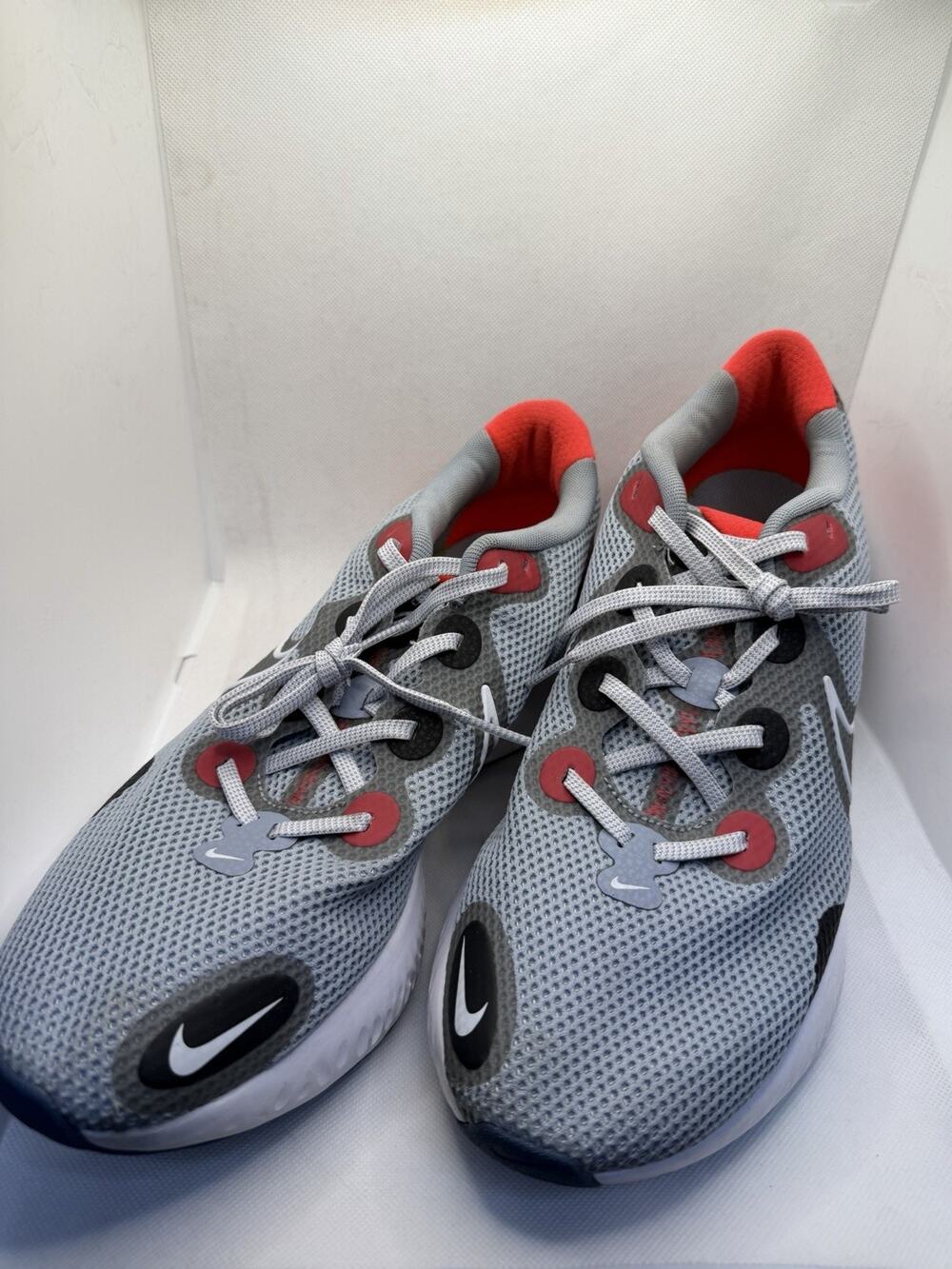 Men’s Nike Renew Run Wolf Gray/Red - Size 13